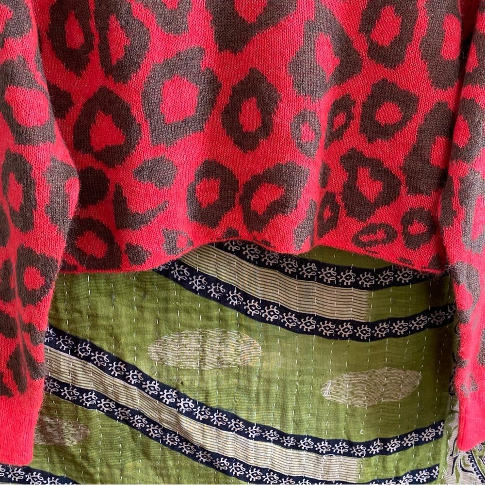 TNA x Aritzia Dayglow Pink/ Soot Animal Print Utica Cropped Sweater Size Small - Picture 6 of 16